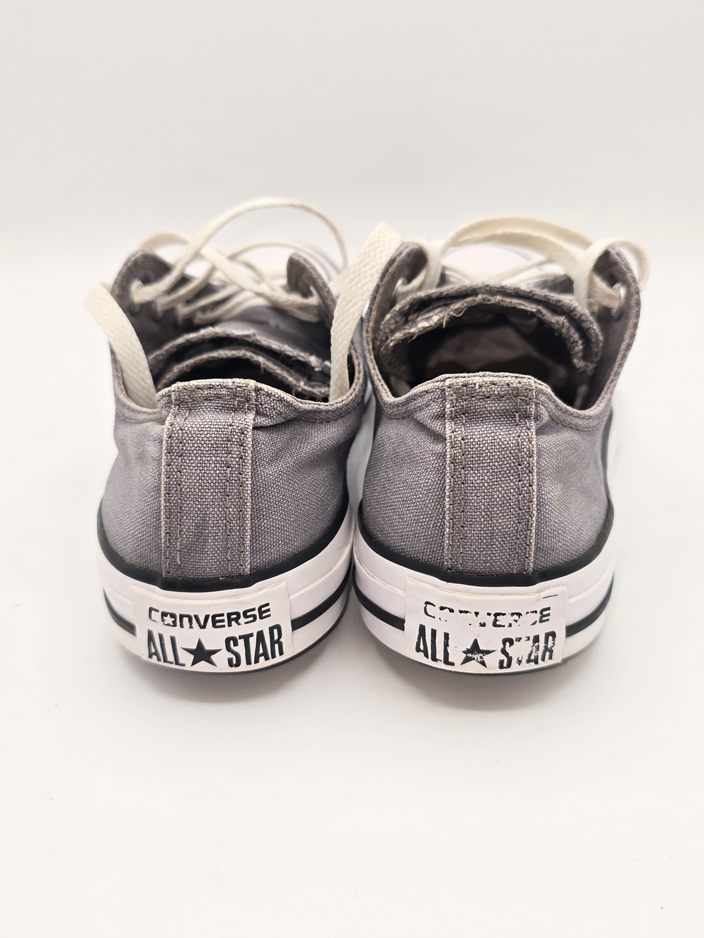 Converse Women's 8 Gray Low-Top Canvas Sneakers Casual Classic Walking 90's - Picture 4 of 7